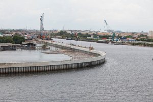 Pembangunan tanggul laut