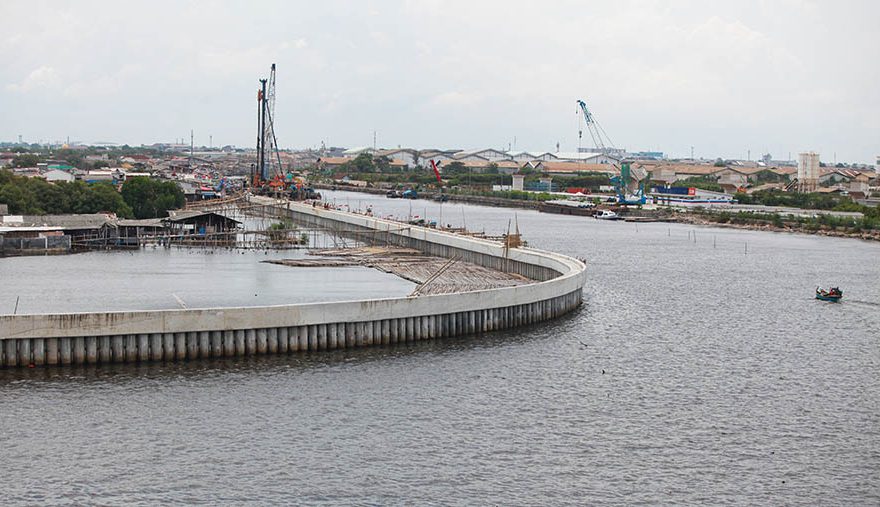 Pembangunan tanggul laut