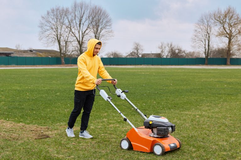 Mesin pemotong rumput